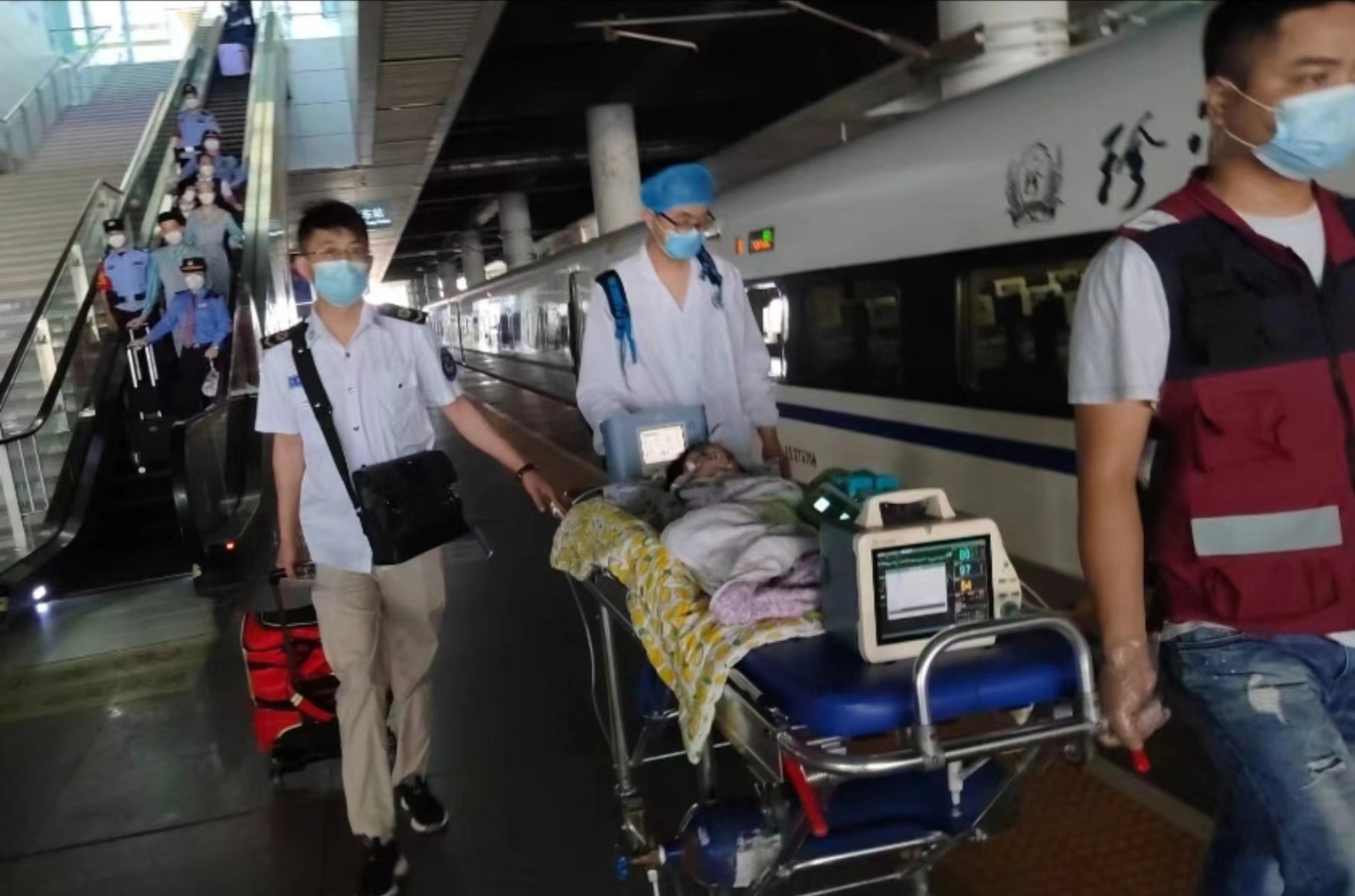 边坝县高铁转运公司