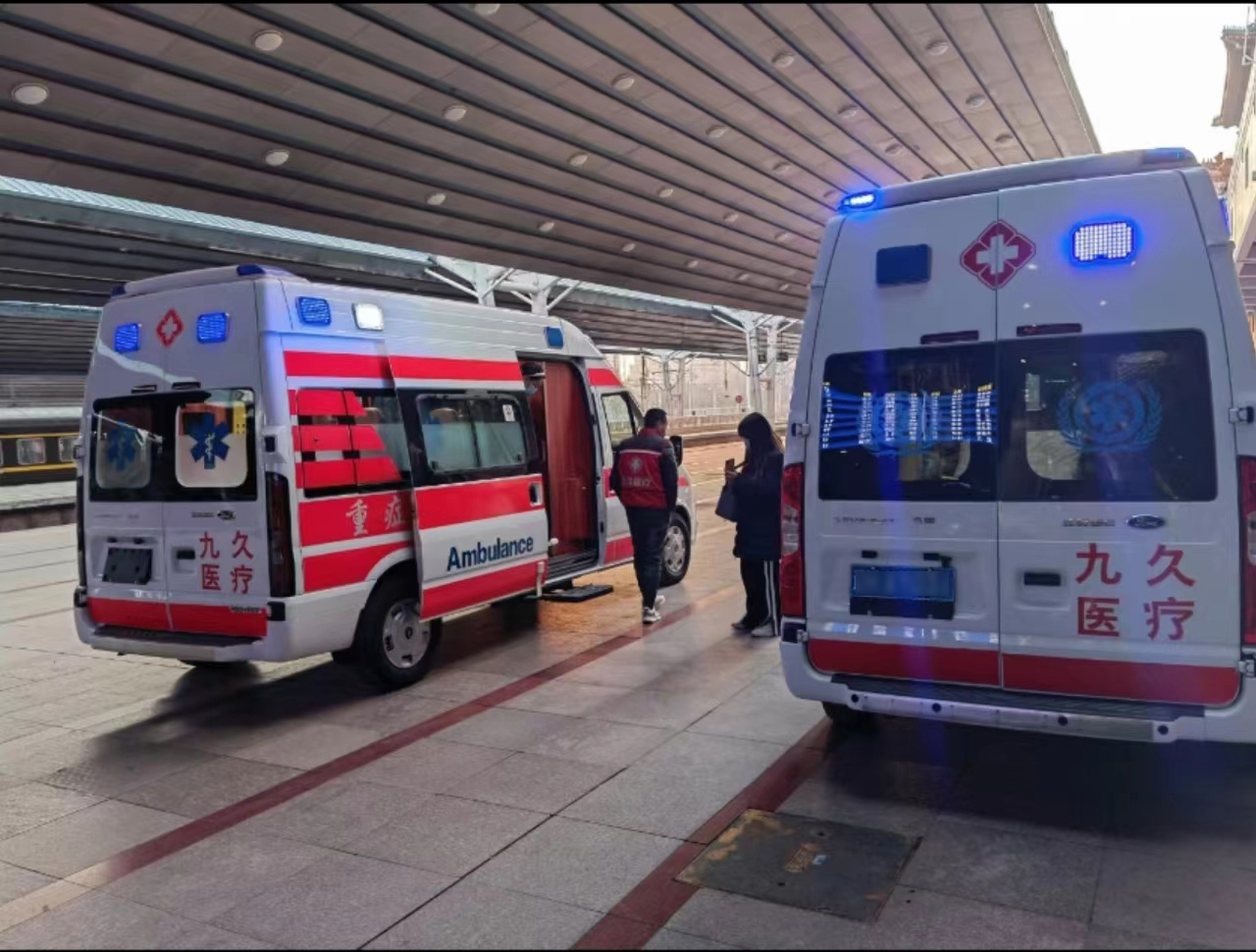 边坝县救护车长途转运